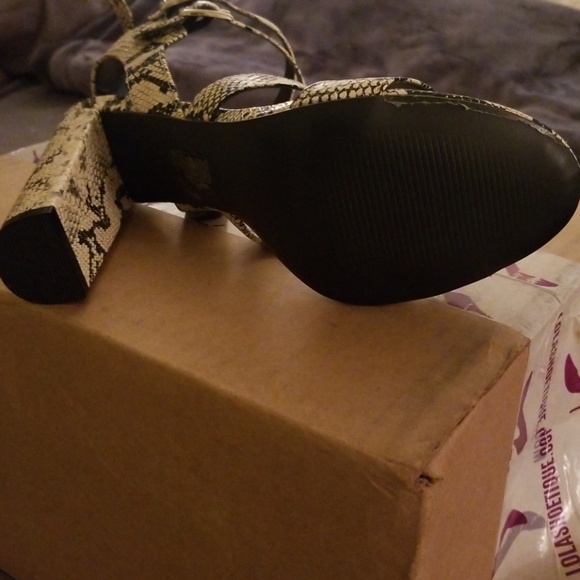 Brand New Lolashoetique Snake Print Strappy Sandal - Picture 3 of 3